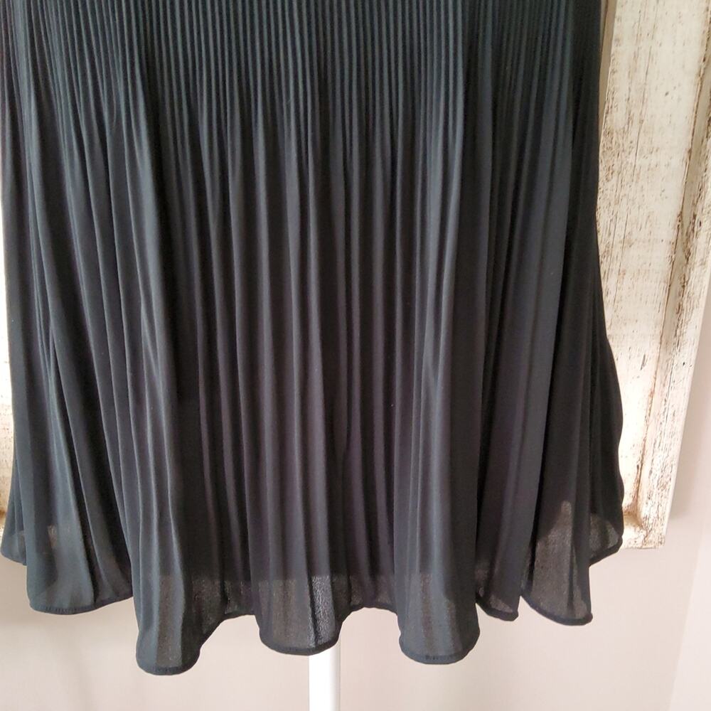 Loft Women's Pleated Sleeveless Flowy Tank Top in Black - Picture 4 of 6